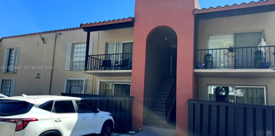 Condominio en Miami, Florida, 1 dormitorio  № 2033166