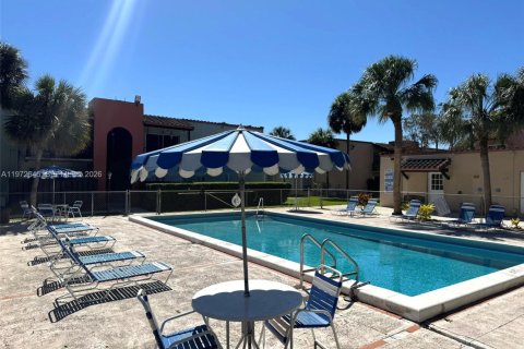 Condominio en venta en Miami, Florida, 1 dormitorio, 65.87 m2 № 2033166 - foto 12