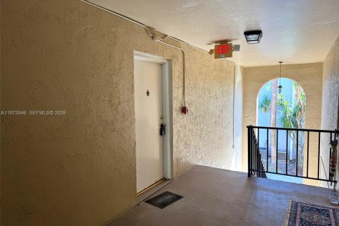 Condominio en venta en Miami, Florida, 1 dormitorio, 65.87 m2 № 2033166 - foto 2