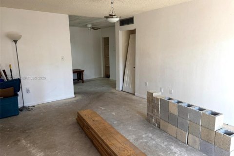 Condominio en venta en Miami, Florida, 1 dormitorio, 65.87 m2 № 2033166 - foto 11