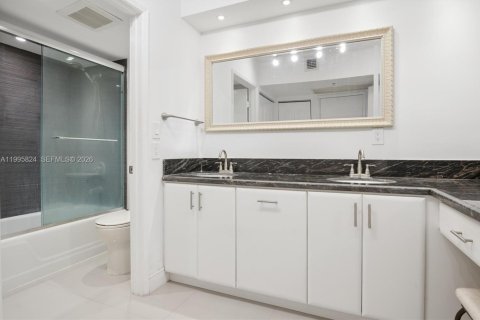 Купить кондоминиум в Авентура, Флорида 2 спальни, 109.25м2, № 2067594 - фото 9