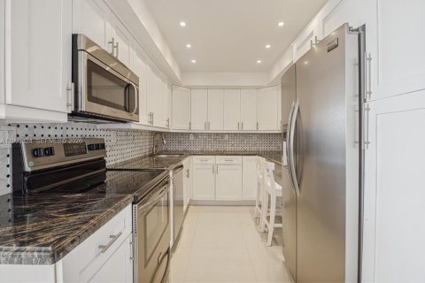 Купить кондоминиум в Авентура, Флорида 2 спальни, 109.25м2, № 2067594 - фото 2