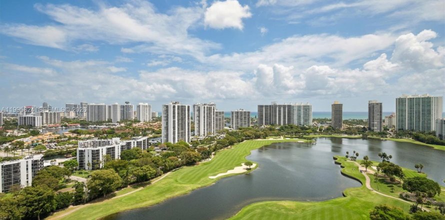 Кондоминиум с 2 спальнями в Авентура, Флорида № 2067594