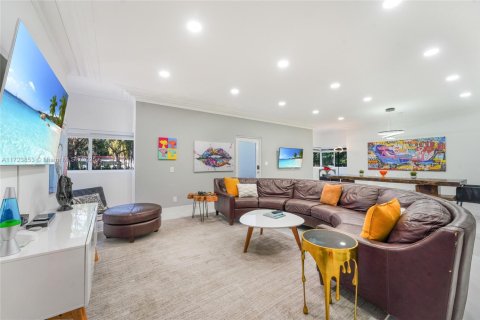House in Miami, Florida 5 bedrooms, 287.81 sq.m. № 1764264 - photo 28