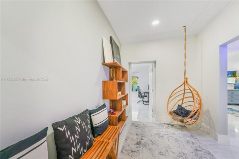 House in Miami, Florida 5 bedrooms, 287.81 sq.m. № 1764264 - photo 27