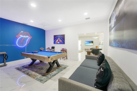 House in Miami, Florida 5 bedrooms, 287.81 sq.m. № 1764264 - photo 6