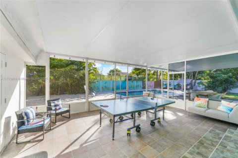 House in Miami, Florida 5 bedrooms, 287.81 sq.m. № 1764264 - photo 29