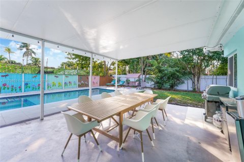House in Miami, Florida 5 bedrooms, 287.81 sq.m. № 1764264 - photo 30