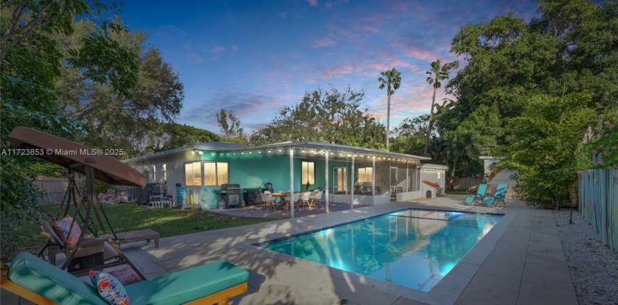 House in Miami, Florida 5 bedrooms, 287.81 sq.m. № 1764264