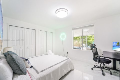 House in Miami, Florida 5 bedrooms, 287.81 sq.m. № 1764264 - photo 25