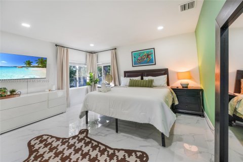 House in Miami, Florida 5 bedrooms, 287.81 sq.m. № 1764264 - photo 23