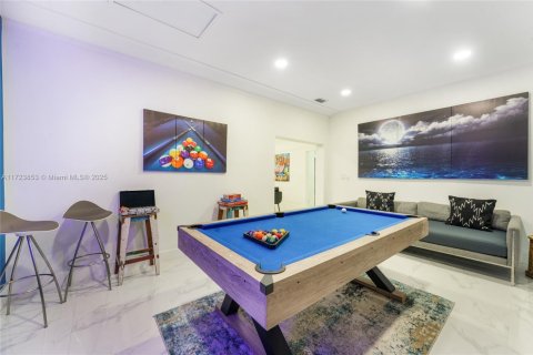 House in Miami, Florida 5 bedrooms, 287.81 sq.m. № 1764264 - photo 7