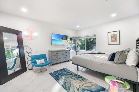 House in Miami, Florida 5 bedrooms, 287.81 sq.m. № 1764264 - photo 17