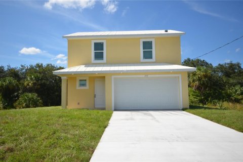 House in Port Charlotte, Florida 4 bedrooms, 147.53 sq.m. № 1833616 - photo 1