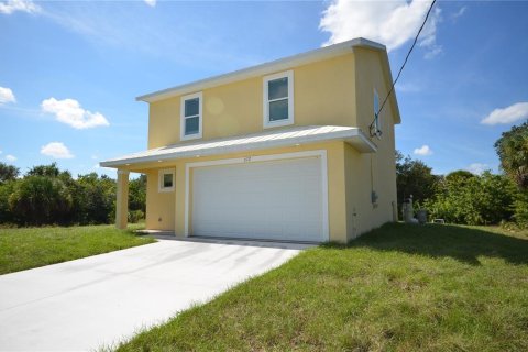 House in Port Charlotte, Florida 4 bedrooms, 147.53 sq.m. № 1833616 - photo 2