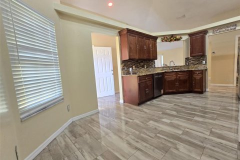 Villa ou maison à louer à Orlando, Floride: 3 chambres, 126.16 m2 № 2101883 - photo 5