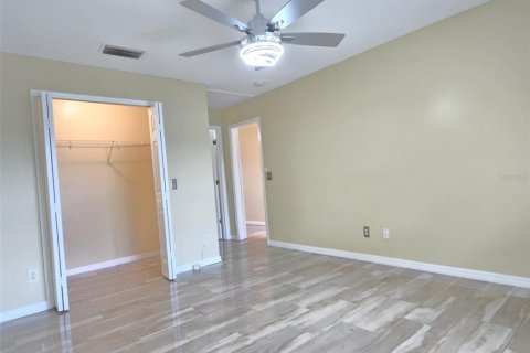 Villa ou maison à louer à Orlando, Floride: 3 chambres, 126.16 m2 № 2101883 - photo 16