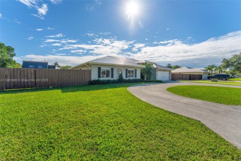 Casa en venta en Homestead, Florida, 4 dormitorios, 217.3 m2 № 1965733 - foto 3