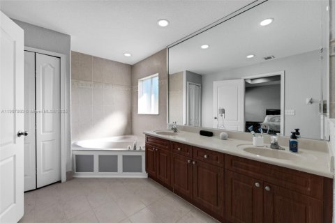 Casa en venta en Homestead, Florida, 4 dormitorios, 217.3 m2 № 1965733 - foto 22