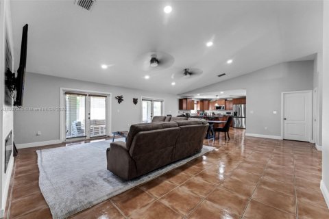 Casa en venta en Homestead, Florida, 4 dormitorios, 217.3 m2 № 1965733 - foto 5