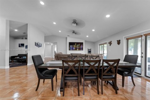 Casa en venta en Homestead, Florida, 4 dormitorios, 217.3 m2 № 1965733 - foto 8