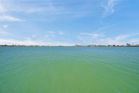 Casa en venta en Saint Pete Beach, Florida, 5 dormitorios, 347.55 m2 № 1771437 - foto 12