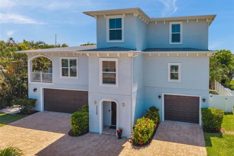 Casa en venta en Saint Pete Beach, Florida, 5 dormitorios, 347.55 m2 № 1771437 - foto 2