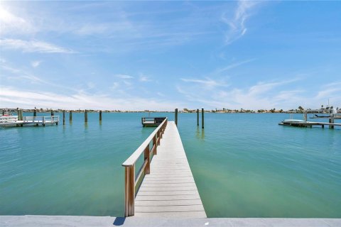 Casa en venta en Saint Pete Beach, Florida, 5 dormitorios, 347.55 m2 № 1771437 - foto 14