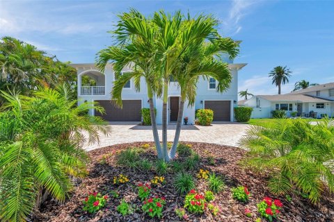 Casa en venta en Saint Pete Beach, Florida, 5 dormitorios, 347.55 m2 № 1771437 - foto 3