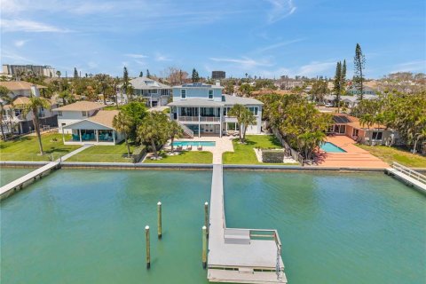 Casa en venta en Saint Pete Beach, Florida, 5 dormitorios, 347.55 m2 № 1771437 - foto 13