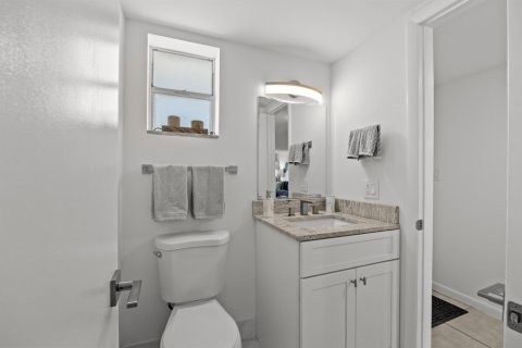 Condo in West Palm Beach, Florida, 2 bedrooms  № 2392142 - photo 11