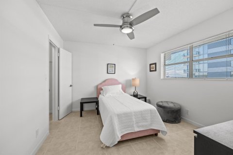 Condo in West Palm Beach, Florida, 2 bedrooms  № 2392142 - photo 9