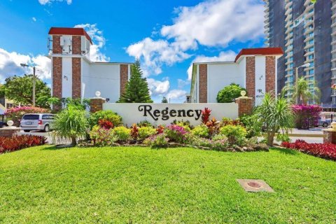 Condo in West Palm Beach, Florida, 2 bedrooms  № 2392142 - photo 17