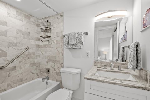 Condo in West Palm Beach, Florida, 2 bedrooms  № 2392142 - photo 8