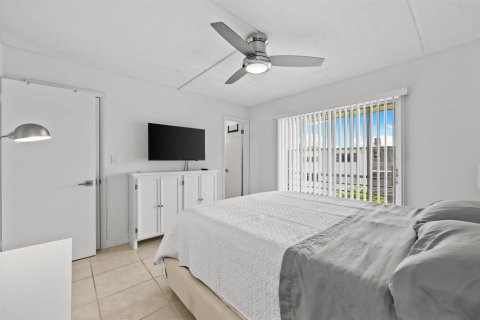 Condo in West Palm Beach, Florida, 2 bedrooms  № 2392142 - photo 7