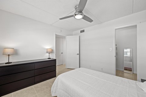 Condo in West Palm Beach, Florida, 2 bedrooms  № 2392142 - photo 10