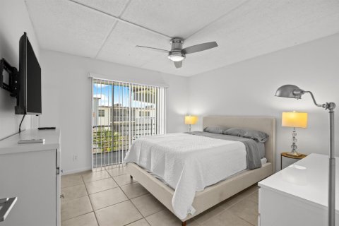 Condo in West Palm Beach, Florida, 2 bedrooms  № 2392142 - photo 6