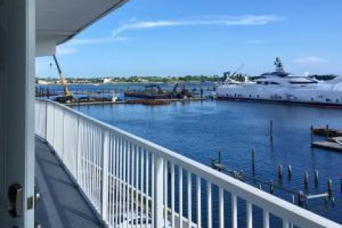 Condo in West Palm Beach, Florida, 2 bedrooms  № 2392142