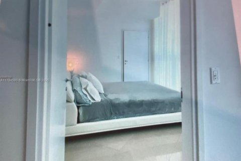 Condo in Miami Beach, Florida, 1 bedroom  № 1706256 - photo 11
