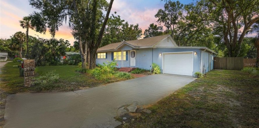 Casa en Umatilla, Florida 3 dormitorios, 137.68 m2 № 1904780