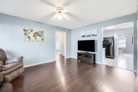 Casa en venta en Umatilla, Florida, 3 dormitorios, 137.68 m2 № 1904780 - foto 6