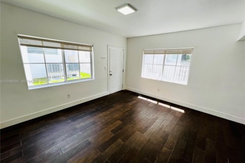 House in Miami Beach, Florida 1 bedroom, 74.32 sq.m. № 2394911 - photo 7