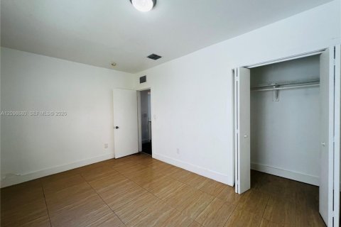 House in Miami Beach, Florida 1 bedroom, 74.32 sq.m. № 2394911 - photo 10