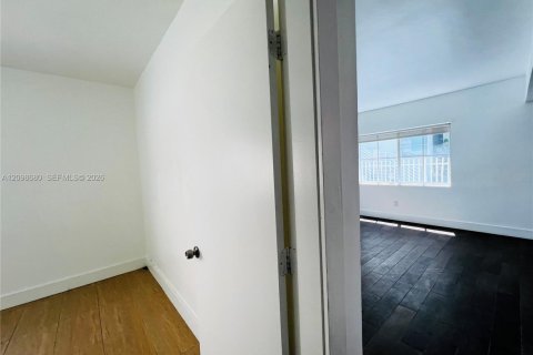 House in Miami Beach, Florida 1 bedroom, 74.32 sq.m. № 2394911 - photo 11