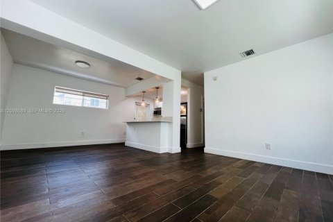 House in Miami Beach, Florida 1 bedroom, 74.32 sq.m. № 2394911 - photo 15