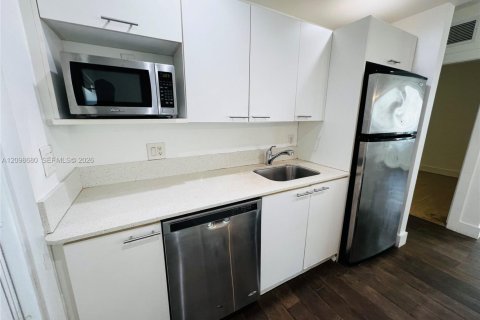 House in Miami Beach, Florida 1 bedroom, 74.32 sq.m. № 2394911 - photo 4