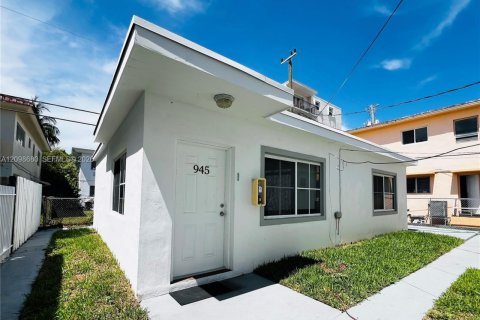 House in Miami Beach, Florida 1 bedroom, 74.32 sq.m. № 2394911