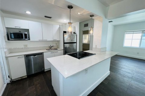 House in Miami Beach, Florida 1 bedroom, 74.32 sq.m. № 2394911 - photo 2