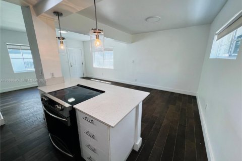House in Miami Beach, Florida 1 bedroom, 74.32 sq.m. № 2394911 - photo 5