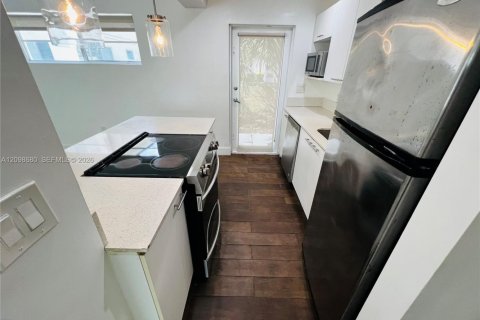 House in Miami Beach, Florida 1 bedroom, 74.32 sq.m. № 2394911 - photo 3